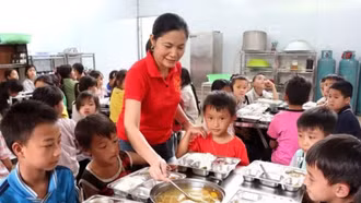 Đề xuất mở rộng hỗ trợ ăn trưa cho học sinh vùng dân tộc thiểu số, miền núi