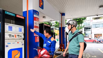 Giá xăng E10 tăng gần 700 đồng/lít, dầu diesel quay đầu giảm