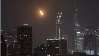 Iran tấn công dữ dội vào Israel và các nước vùng Vịnh