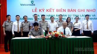 Vietcombank Yên Bái và Thi hành án dân sự tỉnh Lào Cai ký kết Biên bản ghi nhớ thúc đẩy hoạt động chuyên môn và chuyển đổi số