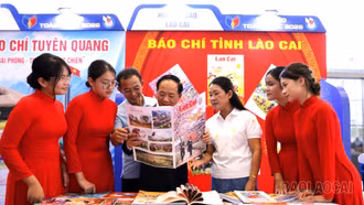 Đồng chí Trịnh Văn Quyết thăm gian trưng bày báo chí tỉnh Lào Cai tại Hội Báo toàn quốc 2026