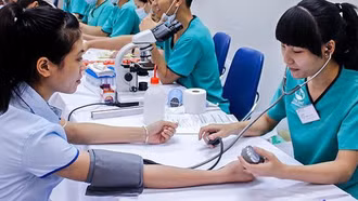 Người dân được khám sức khỏe định kỳ từ năm 2026