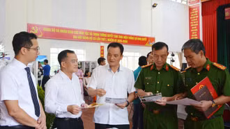 Phó Chủ tịch UBND tỉnh Giàng Quốc Hưng dự Ngày hội toàn dân bảo vệ an ninh Tổ quốc tại xã Trịnh Tường