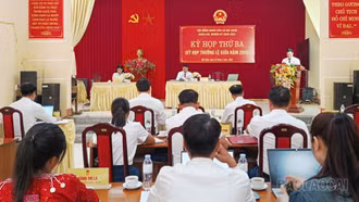 Nhiều địa phương tổ chức kỳ họp HĐND giữa năm, thông qua hàng loạt nghị quyết quan trọng về phát triển kinh tế - xã hội và sắp xếp thôn