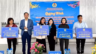 Trao 178 suất quà Tết cho công nhân lao động tại Khu công nghiệp Minh Quân