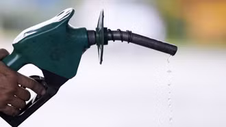 Giá dầu giảm 1% sau khi OPEC+ đẩy mạnh tăng sản lượng