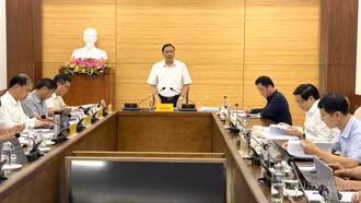 Phó Bí thư Thường trực Tỉnh ủy Hoàng Giang duyệt văn kiện Đại hội Đảng bộ xã Liên Sơn, Trạm Tấu