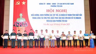 Phường Yên Bái khen thưởng 121 tập thể và cá nhân tiêu biểu trong khắc phục hậu quả cơn bão số 10