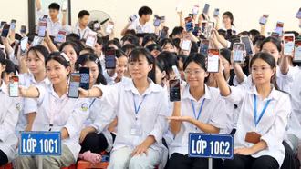 Lào Cai: Khởi động chiến dịch "Không một mình" - bảo vệ trẻ em khỏi bắt cóc online