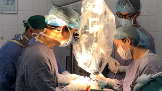Bệnh viện Hữu nghị Việt Đức thực hiện vi phẫu nối lại ngón tay thành công sau 25 giờ