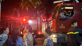 Cháy chung cư ở TP.HCM trong đêm, 8 người tử vong