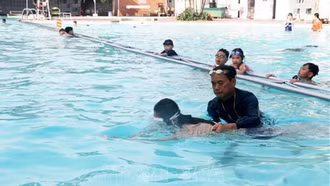 Lần đầu tiên Bộ Giáo dục và Đào tạo ban hành Chương trình dạy bơi an toàn