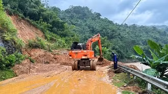 97 vị trí ách tắc giao thông sau bão số 10 được thông xe trong ngày 2/10