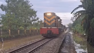 Tuyến đường sắt bắc-nam qua thành phố Huế đã được khôi phục và thông tuyến