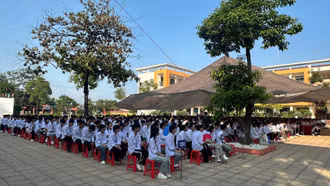 Hơn 900 học sinh Trường THPT Hoàng Quốc Việt được trang bị kiến thức pháp luật