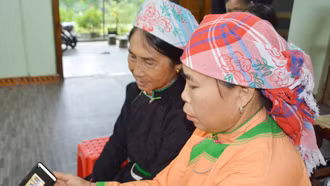 Cán bộ, đảng viên vùng cao, biên giới theo dõi Đại hội đại biểu Đảng bộ tỉnh lần thứ I qua sóng trực tiếp