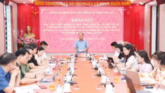 Các đại biểu Quốc hội tỉnh chia sẻ với những khó khăn trong triển khai thực hiện nhiệm vụ của phường Nghĩa Lộ