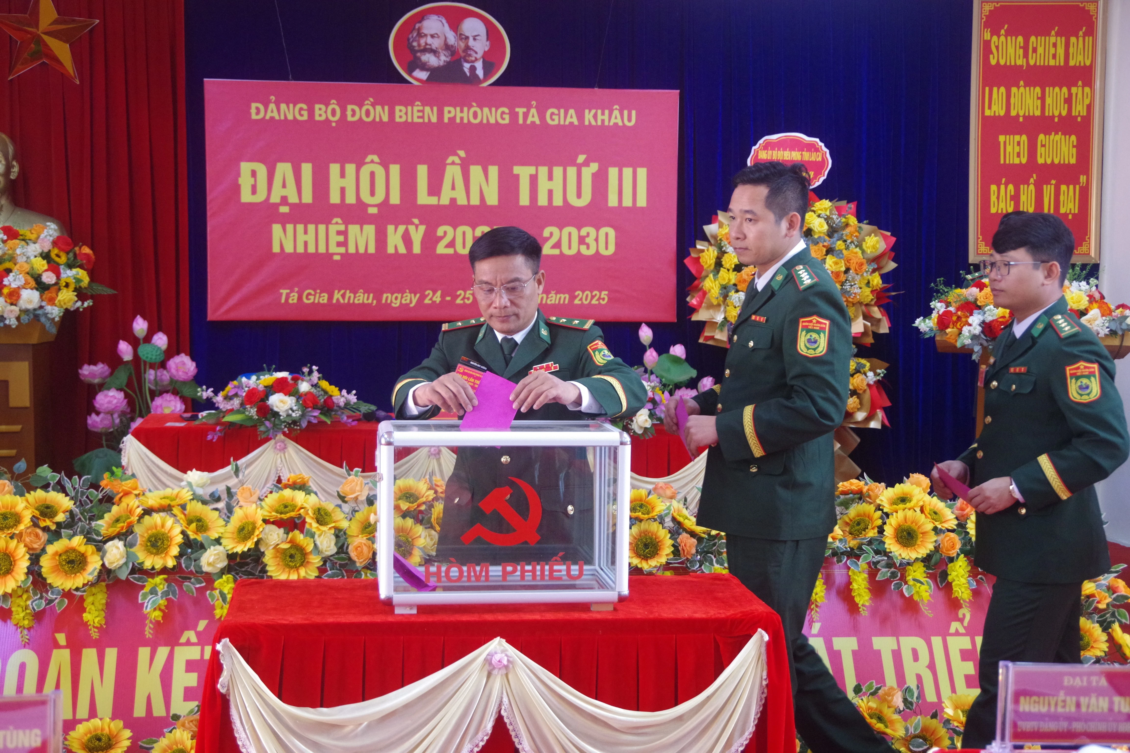 bo-phieu-bau-ban-chap-hanh-khoa-moi.jpg