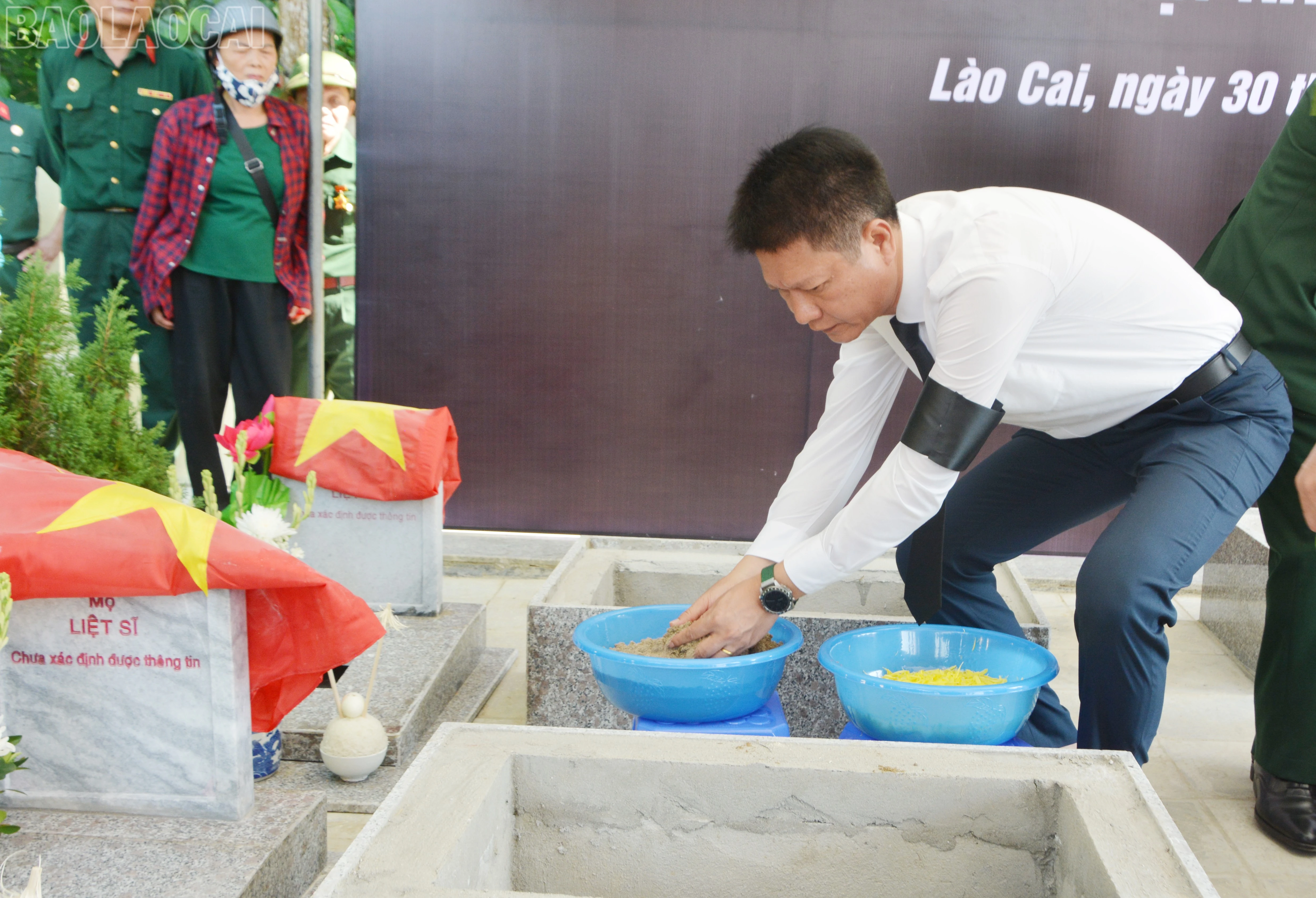 Lào Cai trọng thể tổ chức Lễ viếng, truy điệu và an táng 71 hài cốt liệt sĩ ảnh 54