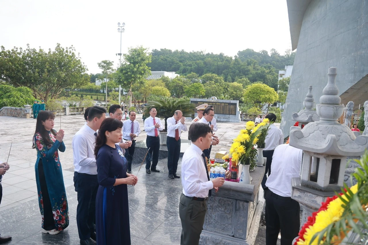 baolaocai-tl_z6844944000517-3df9c0b887e6fb7e780a92672aefeb3a.jpg
