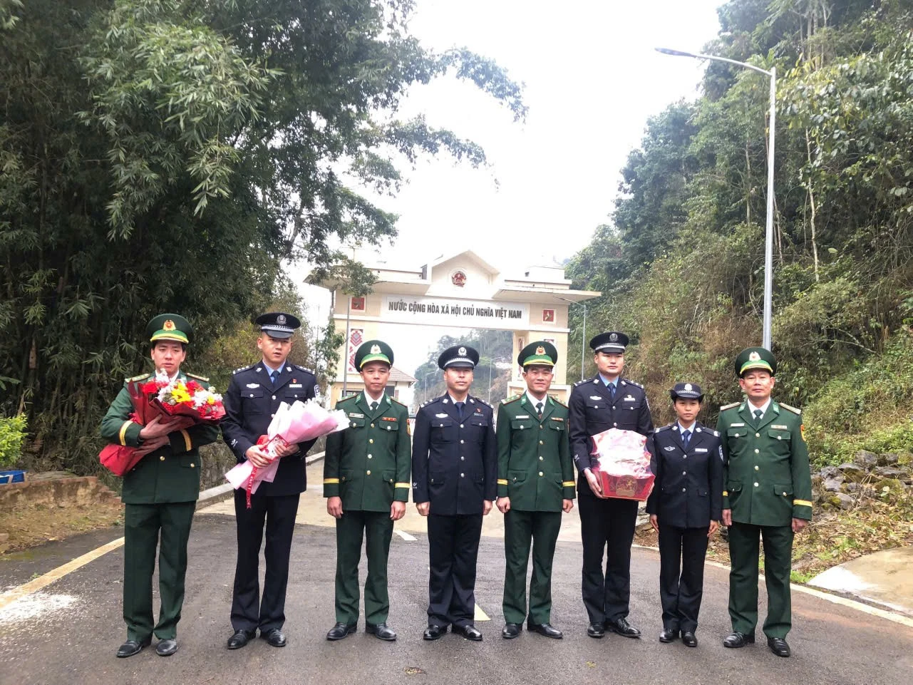 don-bien-phong-pha-long-gap-go-voi-phan-tram-kiem-tra-bien-phong-xnc-lao-kha-huyen-ha-khau.jpg