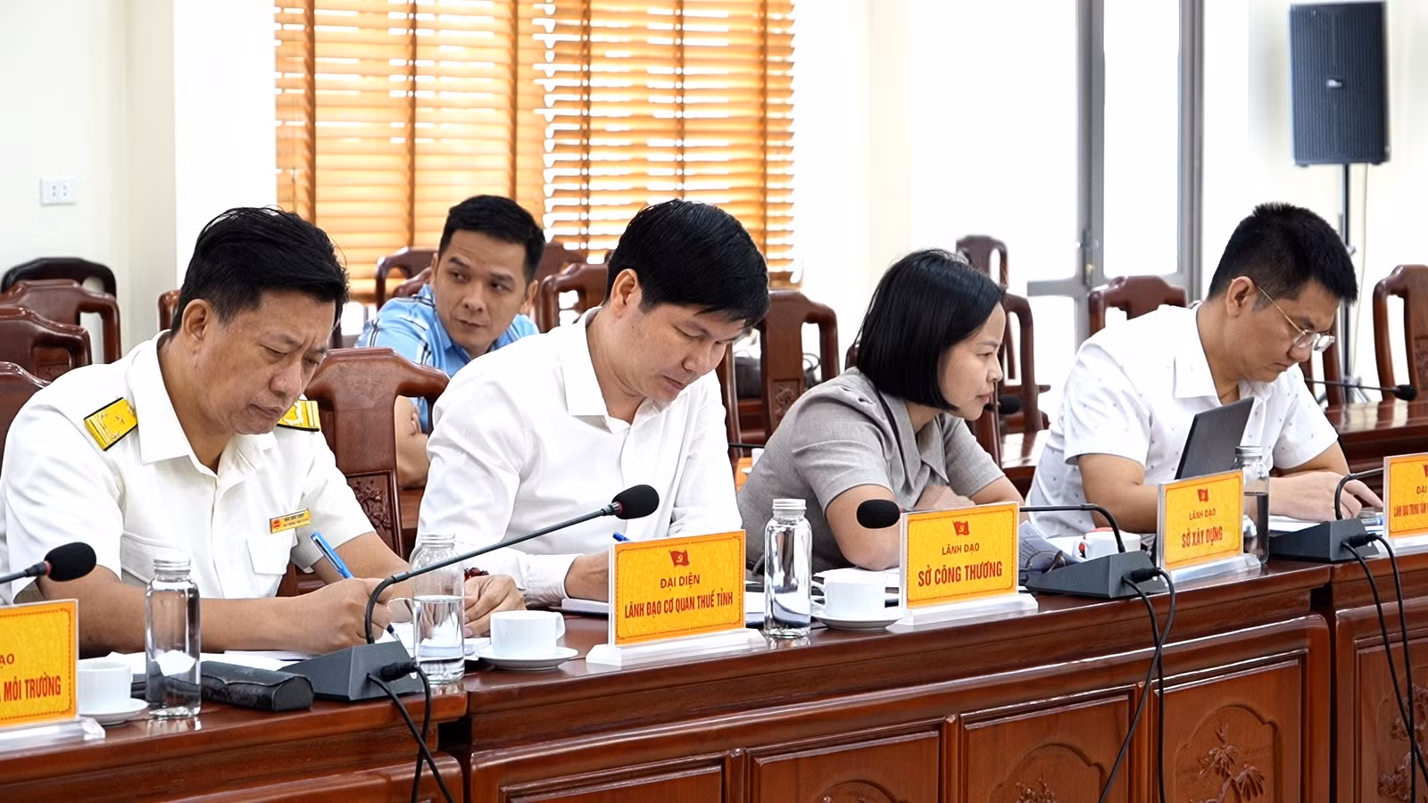 Đại diện các sở, ngành tại buổi làm việc.