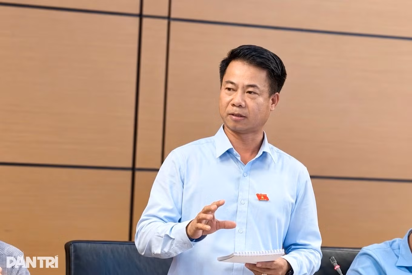 dai-bieu-hoang-quoc-khanh-cropped.png
