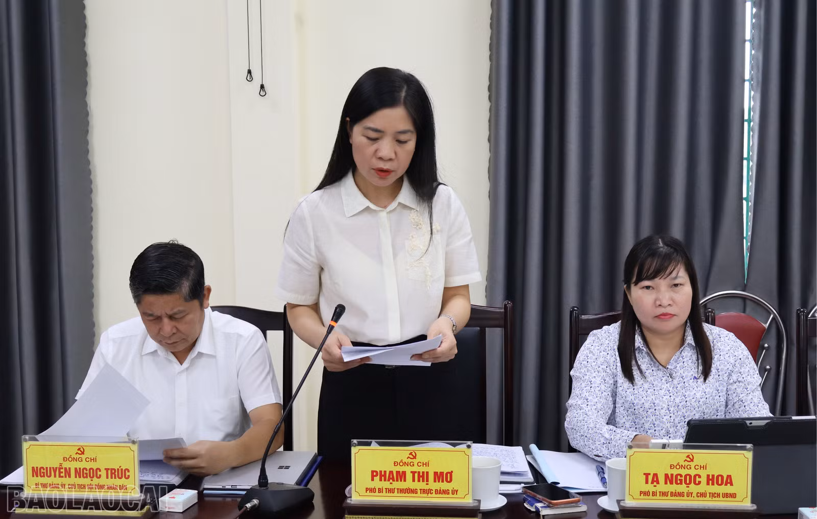 baolaocai-bl_dong-chi-pham-thi-mo-pho-bi-thu-thuong-truc-dang-uy-phuong-nam-cuong-trinh-bay-bao-cao-tai-buoi-lam-viec-9777.jpg