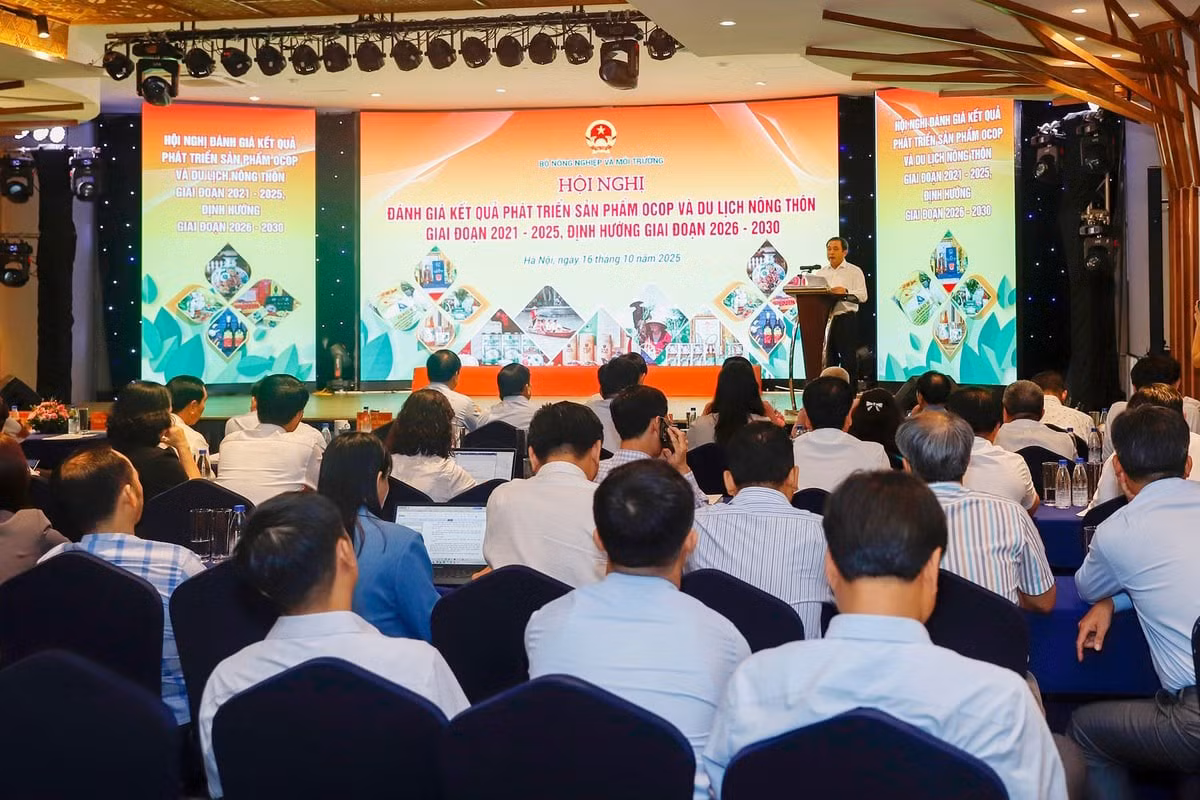 Toàn cảnh Hội nghị sáng ngày 16/10.