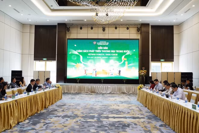 Các đại biểu tham gia Diễn đàn Chính sách phát triển thương mại trong nước năm 2025.