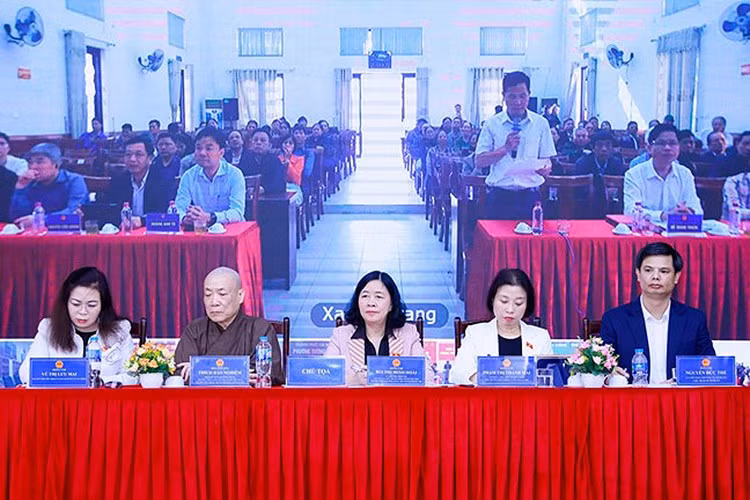 Bà Bùi Thị Minh Hoài, lắng nghe ý kiến cử tri ngày 19/12/2025.