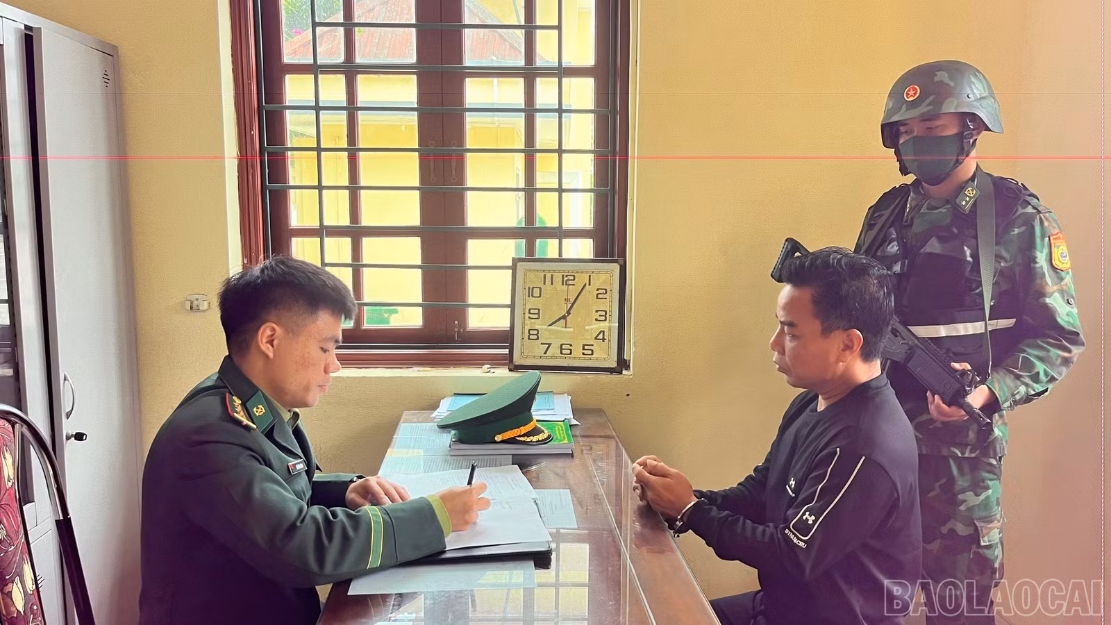 baolaocai-br_4-doi-tuong-nguyen-trong-hung-lam-viec-voi-co-quan-dieu-tra.jpg