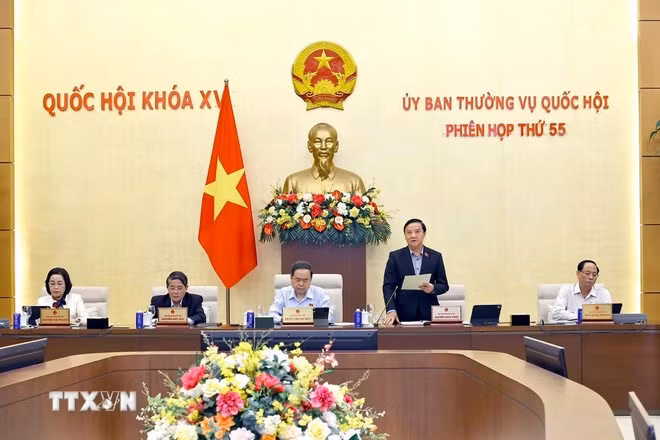 Phó Chủ tịch Quốc hội Nguyễn Khắc Định phát biểu.