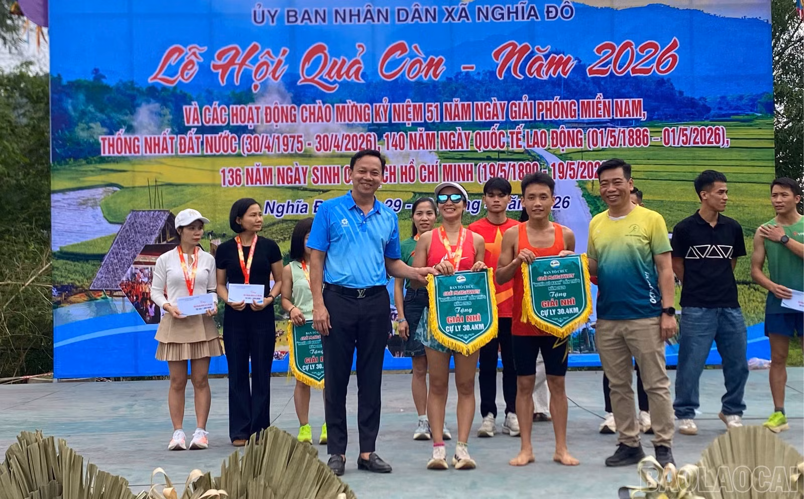 baolaocai-br_trao-giai-nhat-noi-dun-304km-nam-nu-6048.jpg
