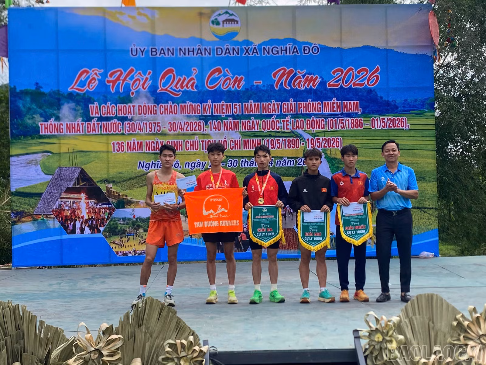 baolaocai-br_trao-giai-noi-dung-10km-nam.jpg