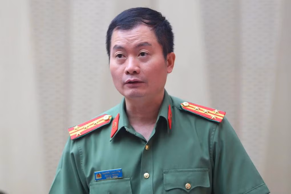 Đại tá Nguyễn Tuấn Hưng, Cục phó A09, tại cuộc họp báo chiều 1/10. Ảnh: Phạm Dự