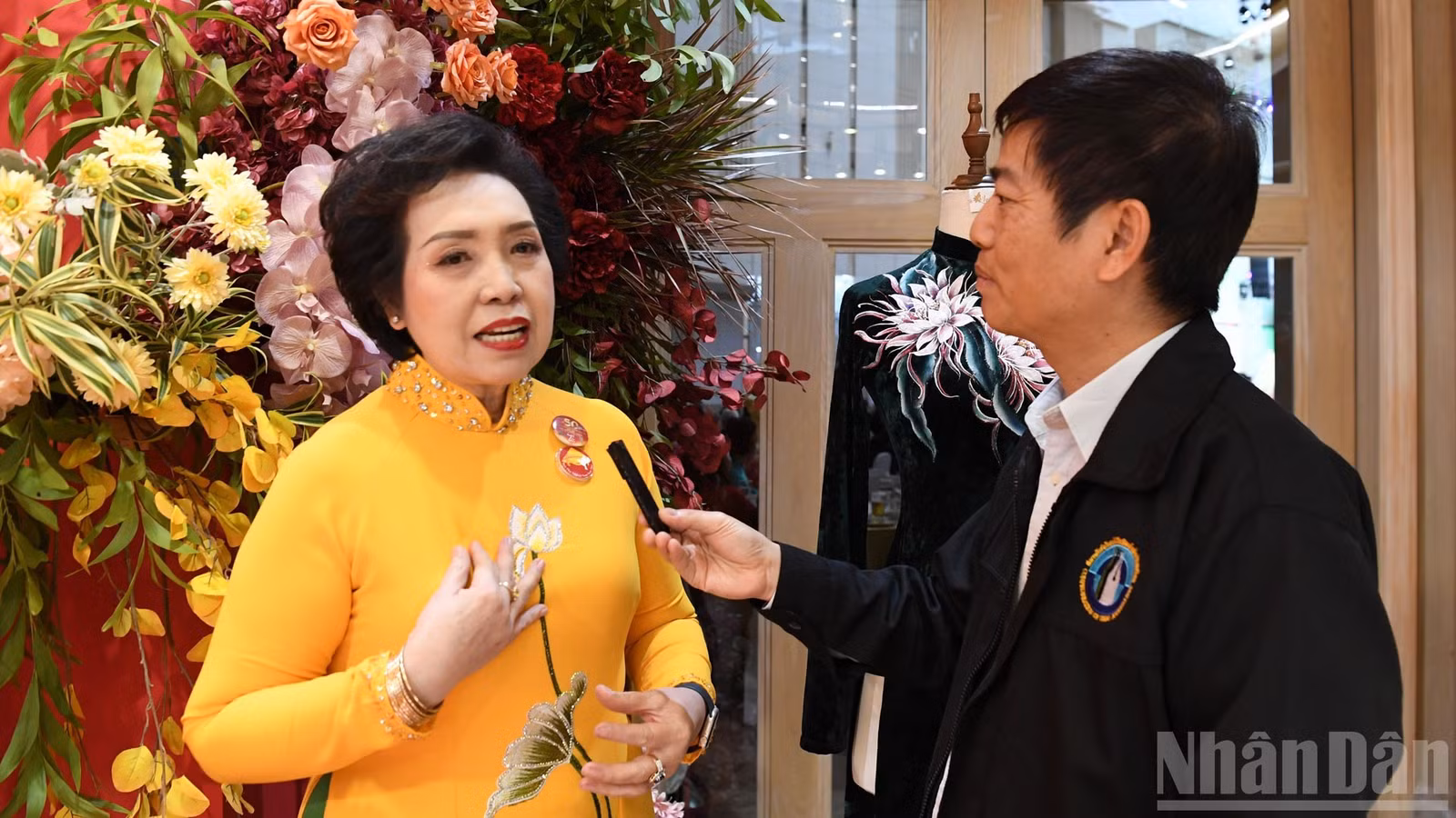 Bà Đinh Thị Kim Loan rất vui mừng vì mong ước thành lập Chi hội Văn hóa Áo dài Việt Nam của kiều bào đông bắc đã thành hiện thực