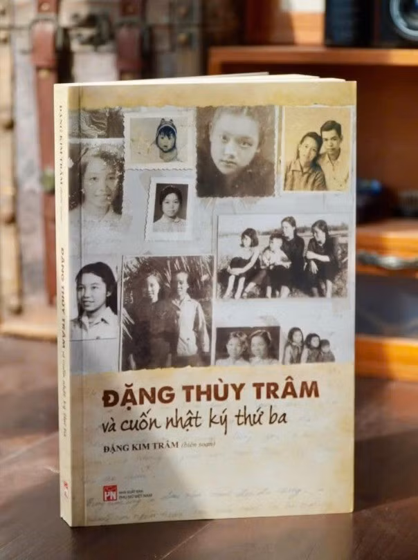 18-7-dang-thuy-tram-sach-3-6323.jpg