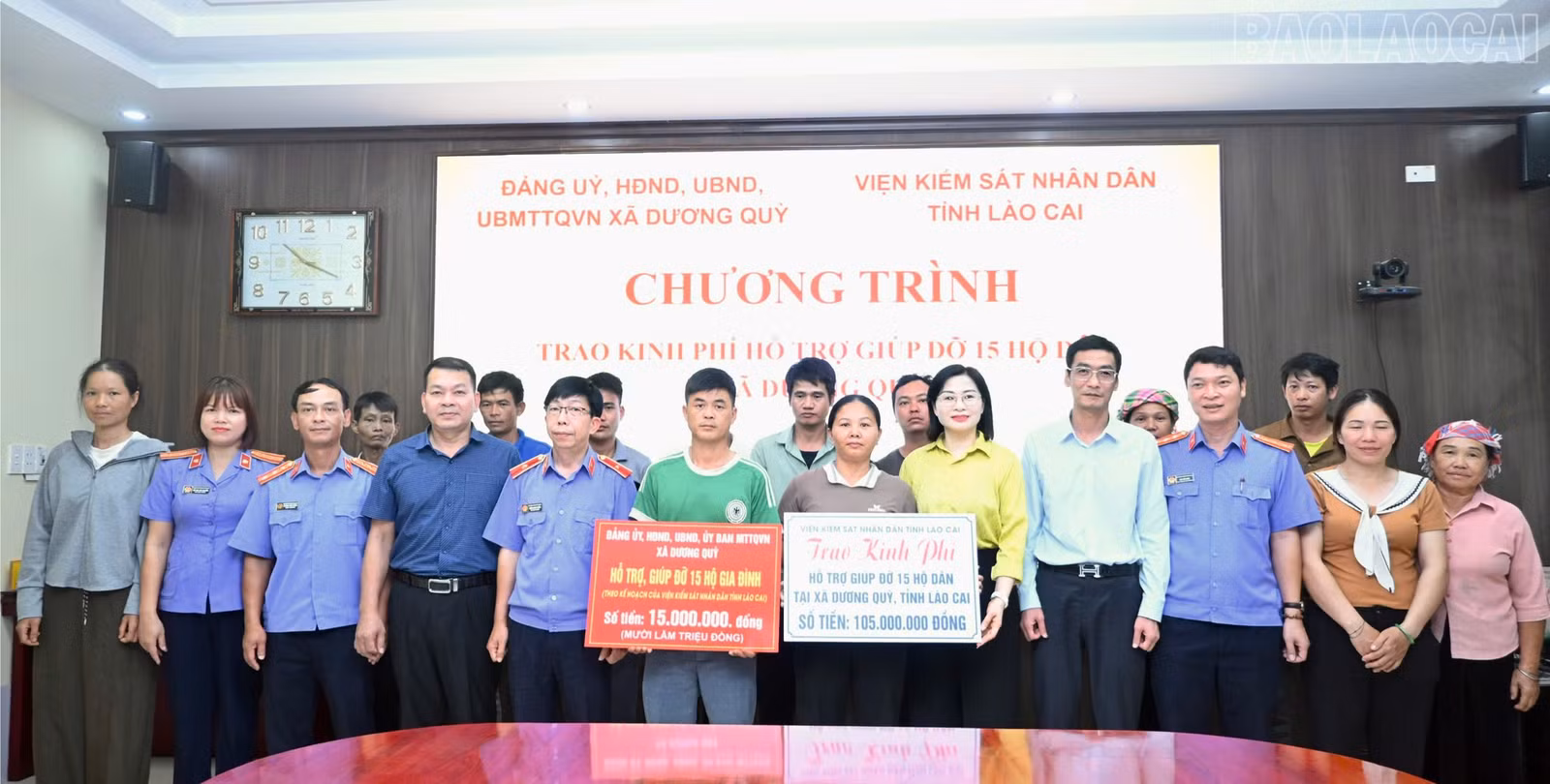 baolaocai-tr_dang-uy-hdnd-ubnd-uy-ban-mttq-viet-nam-xa-duong-quy-trao-kinh-phi-ho-tro-7431.jpg