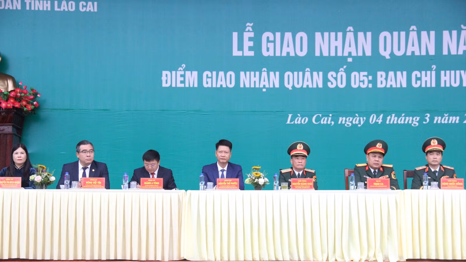 Các đại biểu dự Lễ giao, nhận quân năm 2026 tại điểm giao nhận quân số 5.