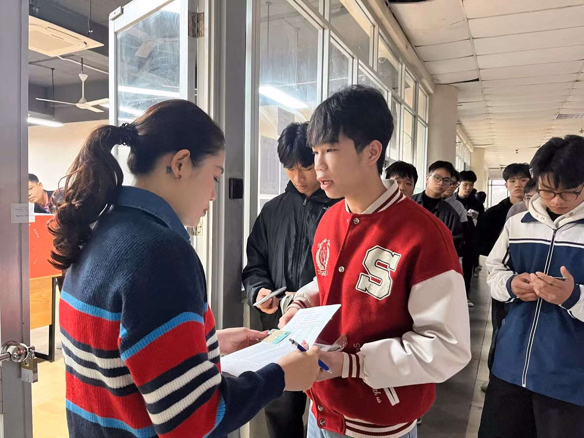 Thí sinh dự thi đánh giá tư duy đợt 1 của Đại học Bách khoa Hà Nội.