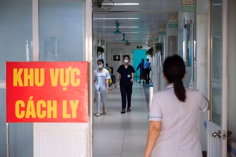 Bệnh viện Thanh Nhàn tiếp nhận điều trị cho khoảng 500 bệnh nhân cúm, trong đó, số ca tăng mạnh nhất một tháng qua với 184 bệnh nhân.