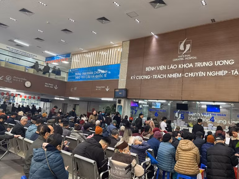 Người cao tuổi cần tuân thủ khám sức khỏe định kỳ.