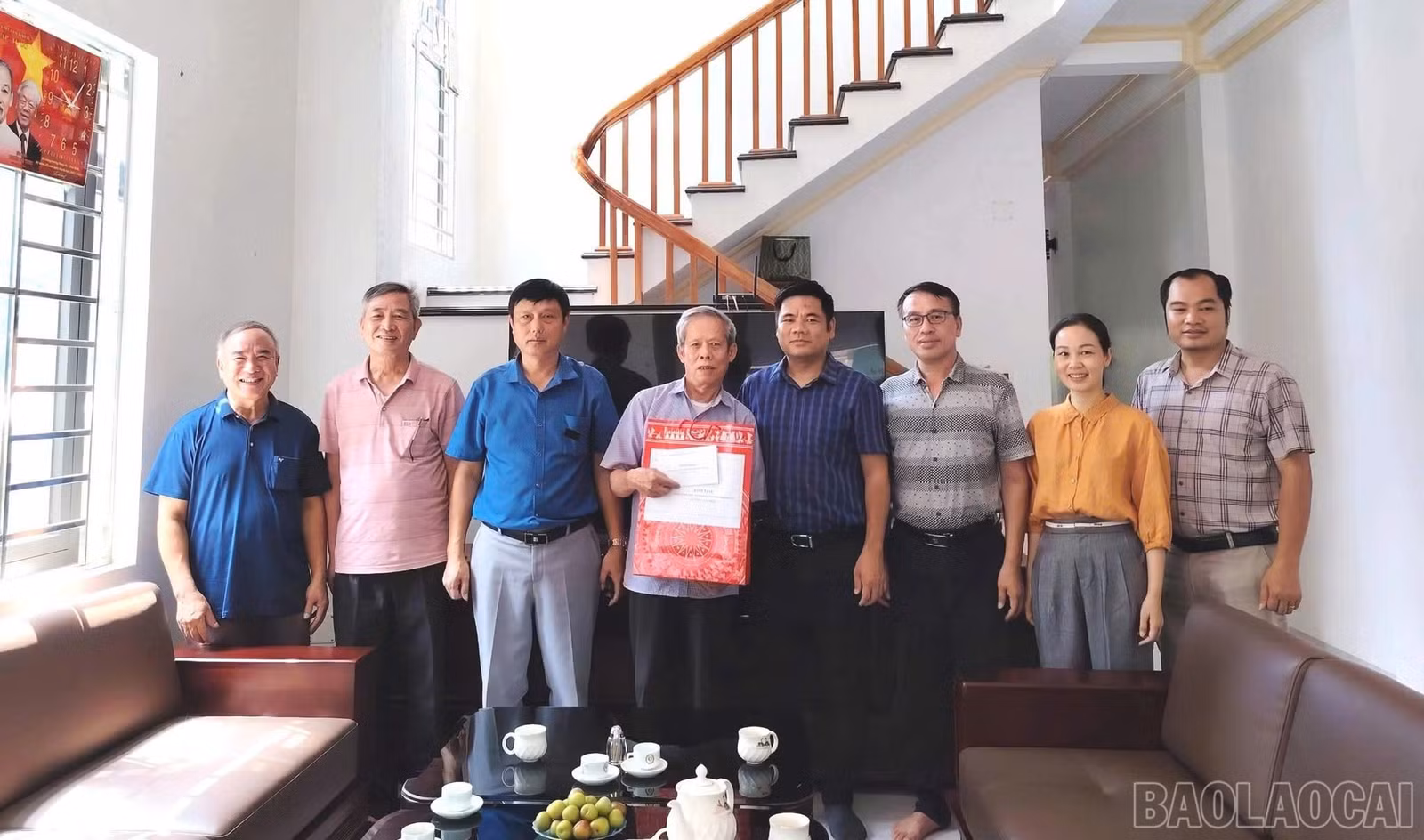 baolaocai-br_lanh-dao-phuong-trung-tam-an-can-tham-hoi-dong-vien-cac-thuong-binh-benh-binh-than-nhan-liet-si-va-nguoi-co-cong-6.jpg