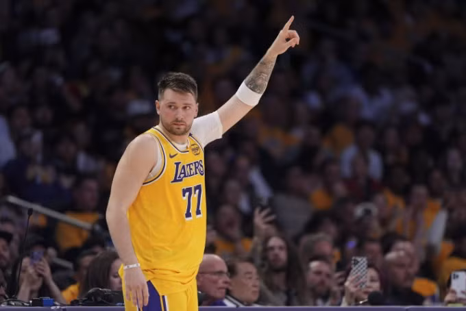 Doncic thi đấu đầu năm 2025.