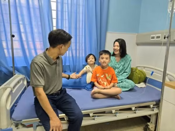 3 mẹ con chị Lan an toàn, hạnh phúc sau biến cố vụ cháy.