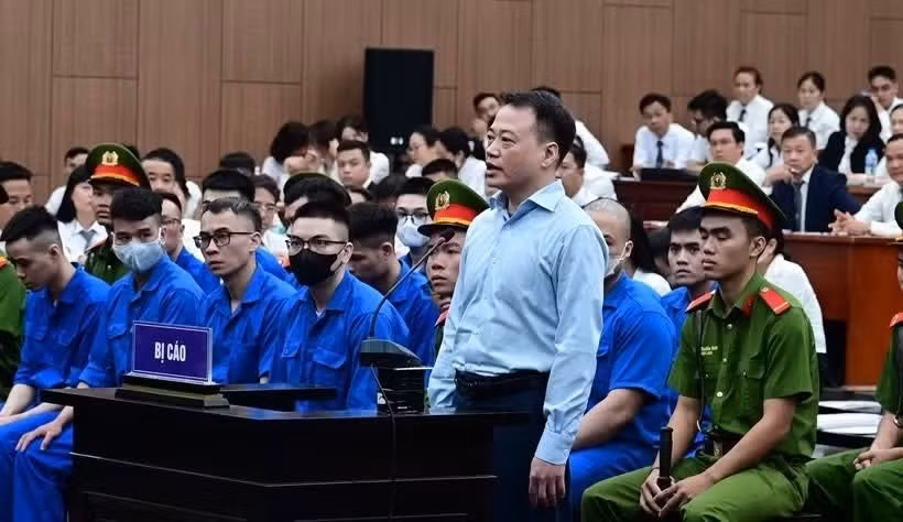 Bị cáo Nguyễn Hòa Bình (tức "Shark" Bình) tại phiên tòa.