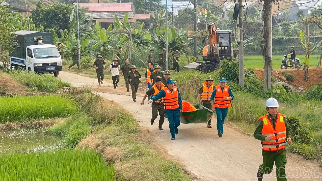 br-huy-dong-luc-luong-4-tai-cho-cuu-ho-cuu-nan-nguoi-dan-bi-mac-ket-trong-nha-va-bi-thuong-5535.png