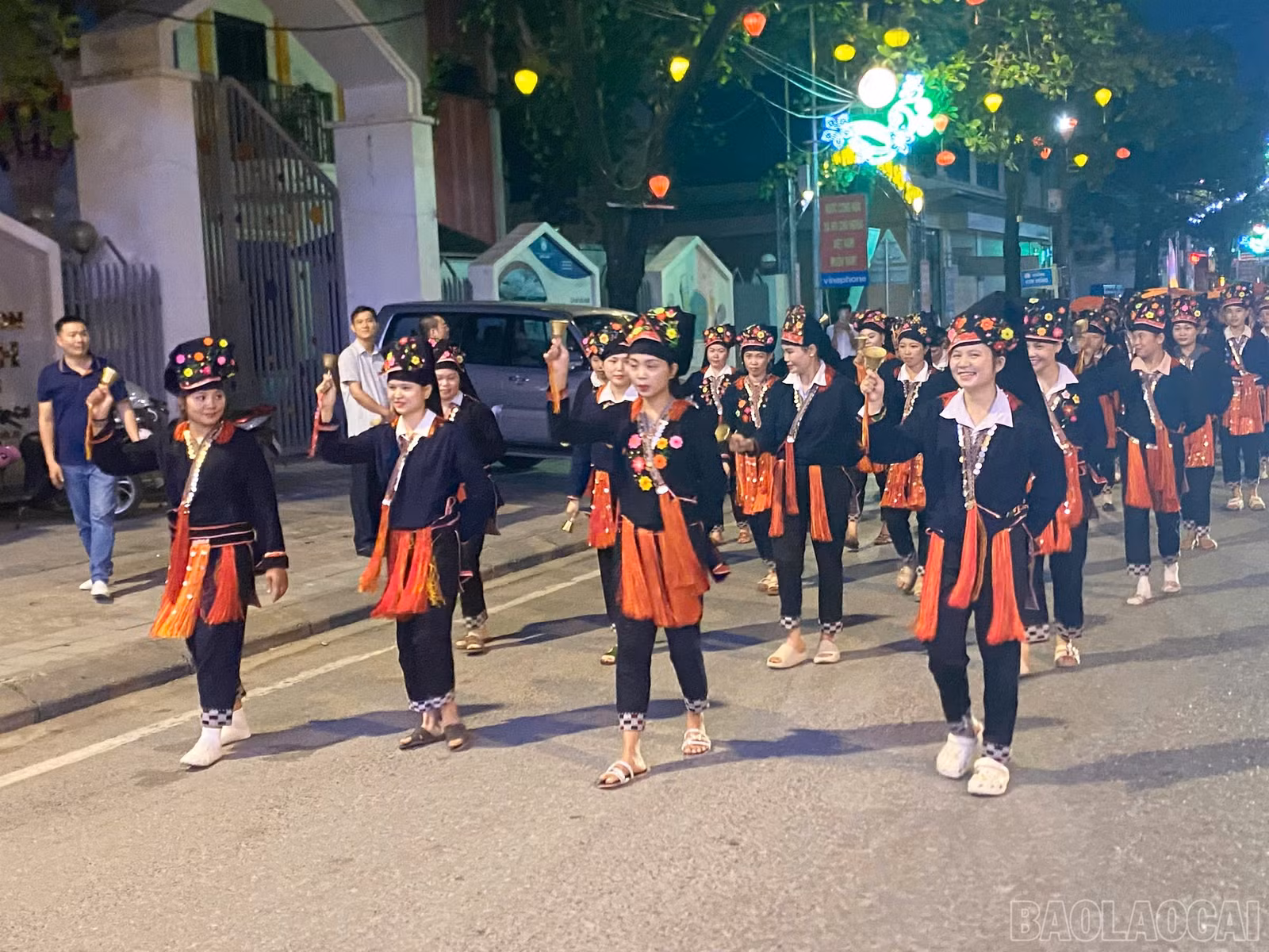 baolaocai-br_doi-hinh-xa-gia-hoi-trinh-dien-van-hoa-dan-toc-dao-tich-cuc-hop-luyen-chuan-bi-cho-chuong-trinh-dieu-dien-duong-pho-tai-le-hoi-van-hoa-du-lich-muong-lo-nam.jpg