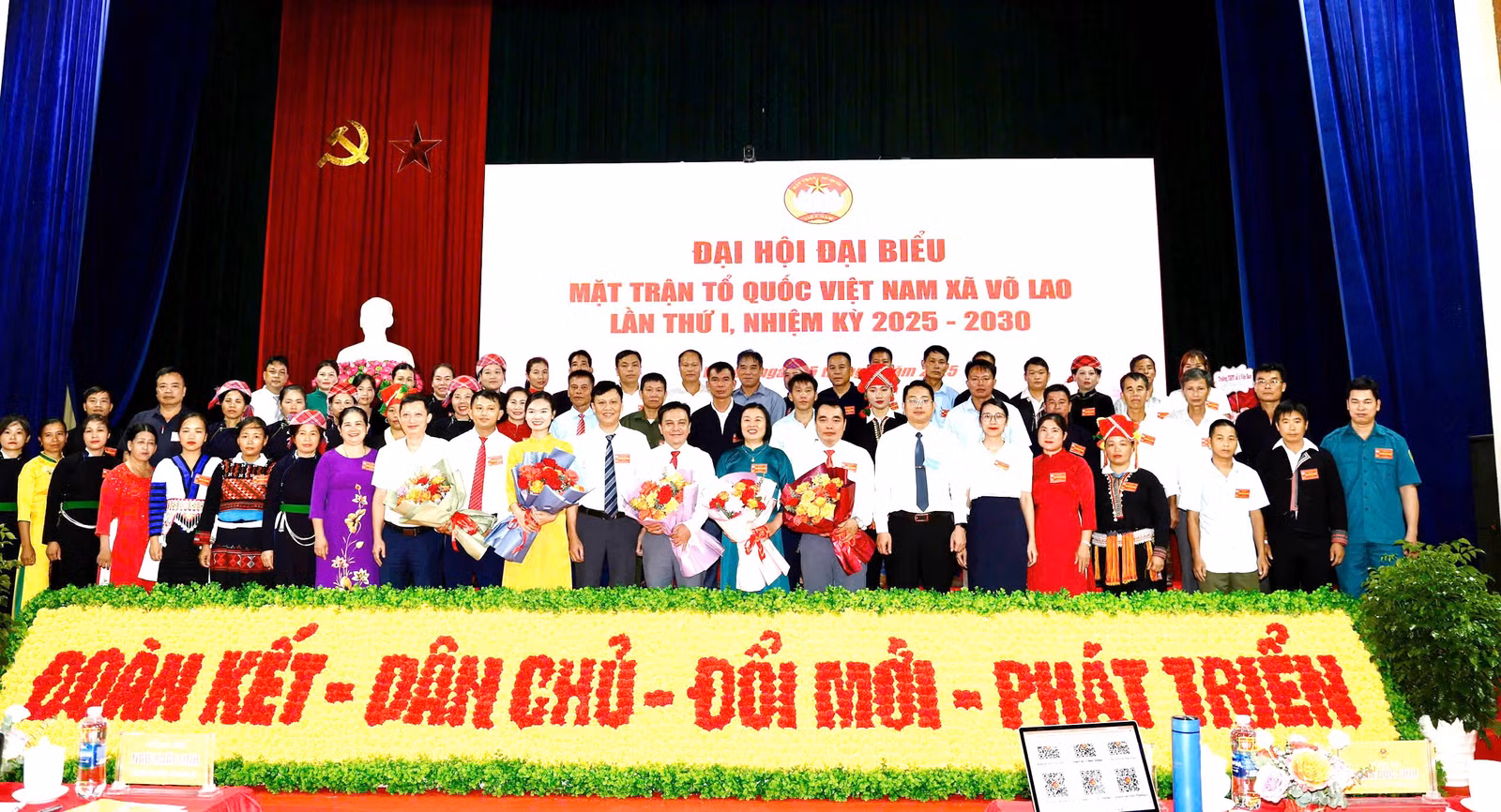 Ủy viên Ủy ban MTTQ khóa mới ra mắt đại hội.